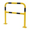 Vue de 3/4 de la barrière de sécurité industrielle jaune et noire 1000 x 60 mm